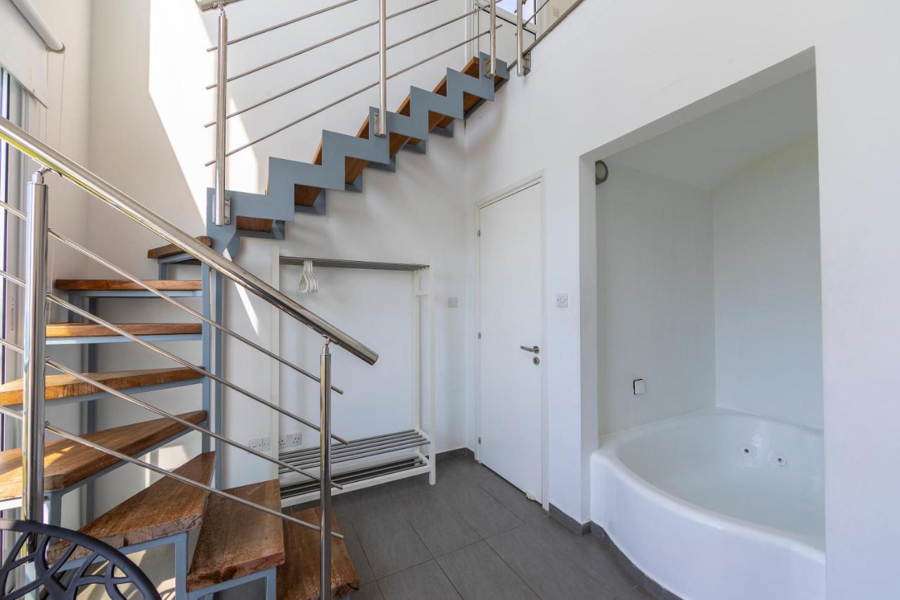 Blue Coral Villas: Exclusive Oceanfront Retreat * Coral Bay